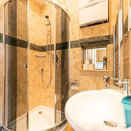 Victus Apartamenty, Alexander